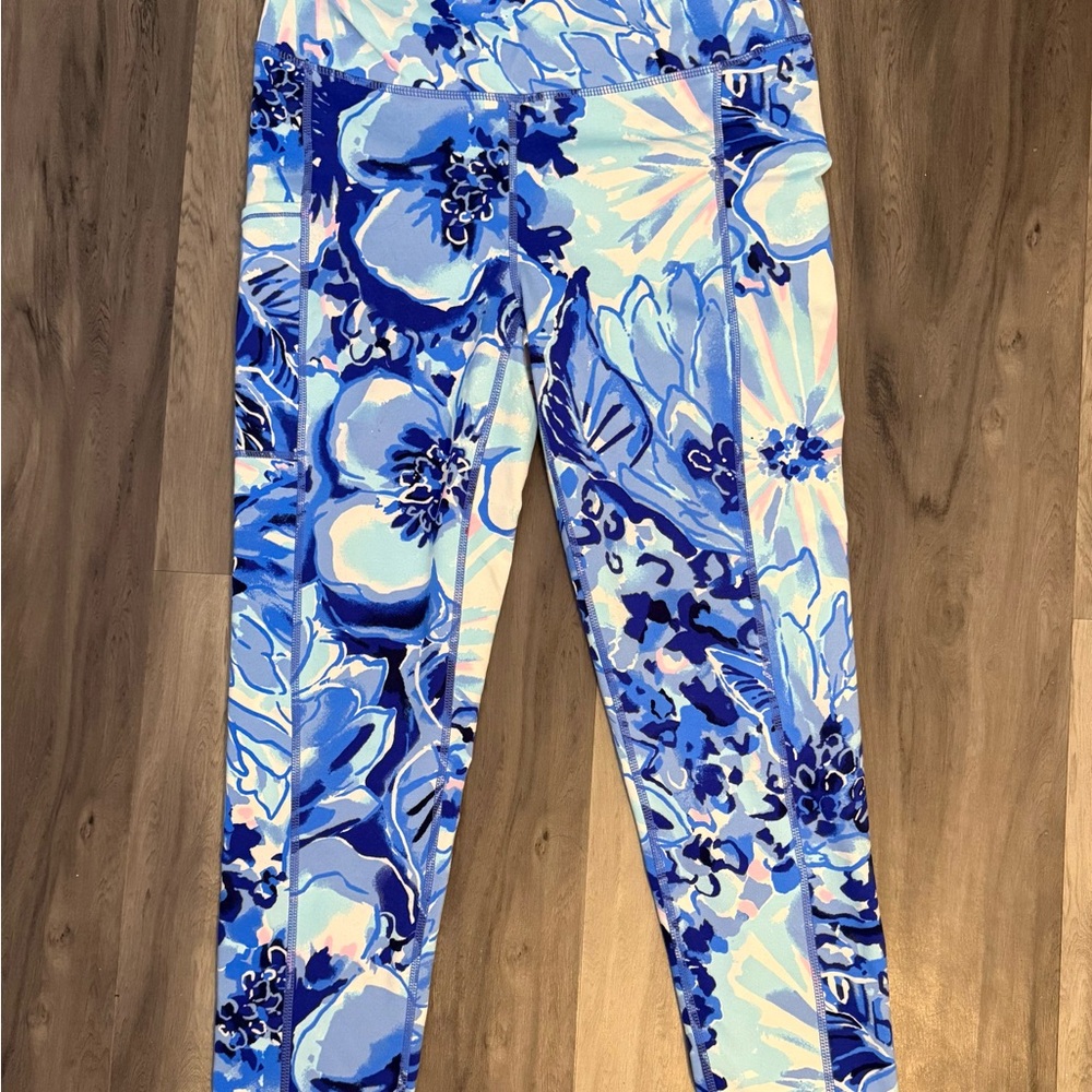 Lilly Pulitzer Luxletic Weekender High Rise Legging in Catch n’ Keep
